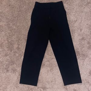 Aritzia Wilfred high waisted black cropped trouser. Size 00